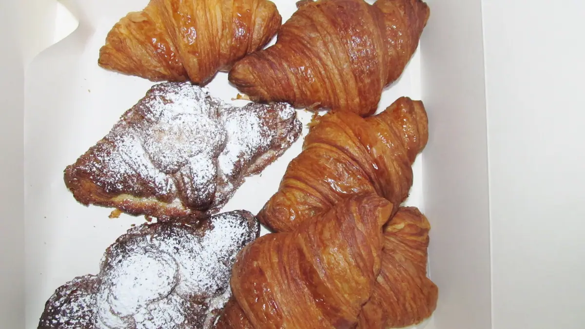 Rowland's Patisserie – patisserie in Weymouth town centre
